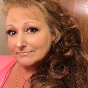 Meet your Posher, Dena